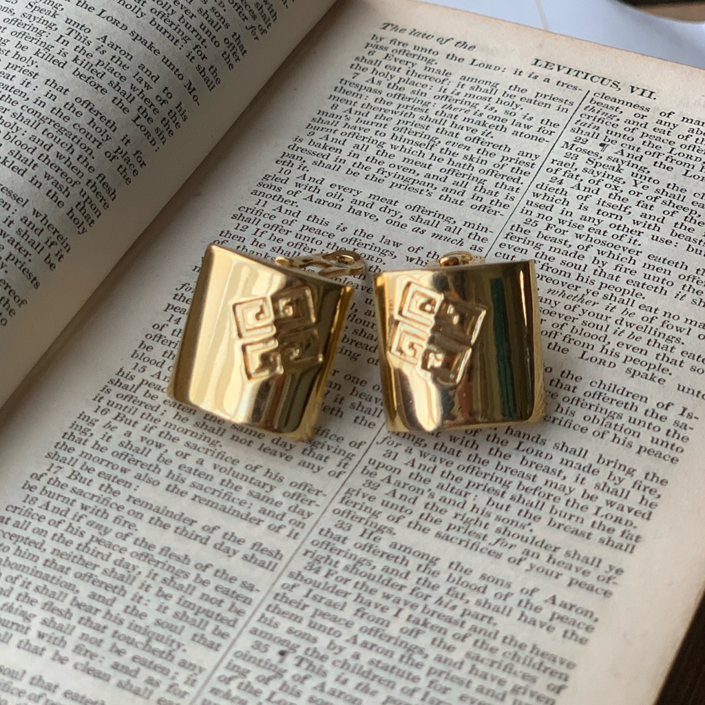 Givenchy Gold Tone Square Authentic Clip On Earrings 104$